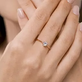 Кольцо один камень 019083 золото_2